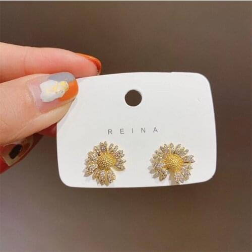 XIYANIKE Gold Color Flower Stud Earrings Vintage Simple Alloy Earrings 2021 New Female Fashion Jewelry Ear Accessories Oorbellen