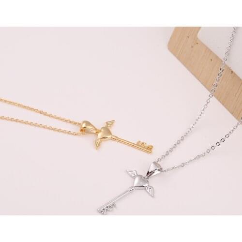 Sweet New Design Heart Pendant Women Necklace Brass Material Key Shape Necklace Clavicle Jewelry Gift for Girls