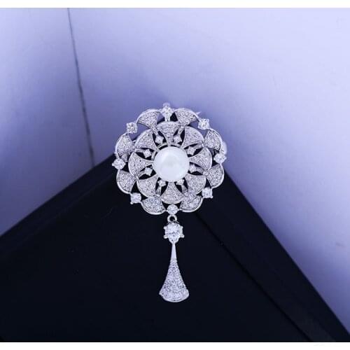 Simple Drop Brooch Pin for Women Men White Pearl Zircon Rhinestone Wedding Brooches Dress Sash Broaches Christmas Gift Broche