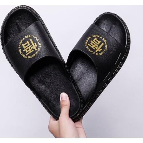 Slippers Men 2020 New Non-slip Beach Sandals Trend Men Personality Home Slippers Soft Wear-resisting Flip Flops Chaussure Homme