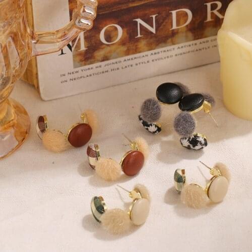 UMKA New Plush Round Earrings For Women 2021 Trendy Geometric Statement Earrings C Shape Metal Fashion Earing Party Jewelry Gift