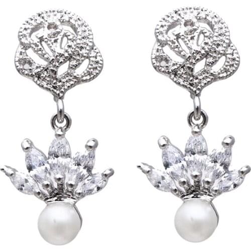 Bettyue New Arrival For Female Fashion Statement Sparking Rose-shape With Pearl Cubic Zircon Shiny Earring In Popular Party