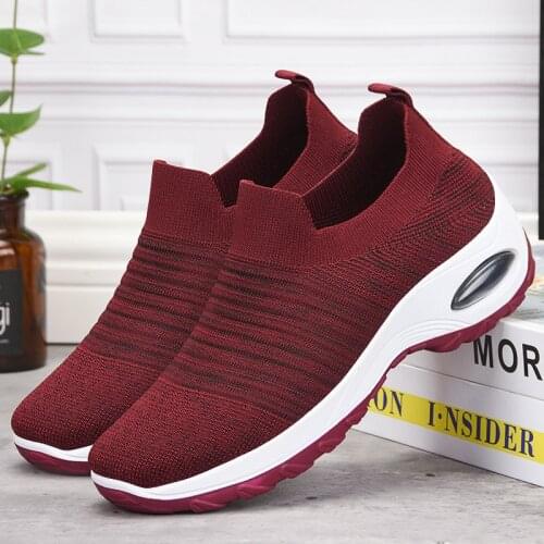Spring and Summer Womens Shoes Casual Shoes Womens Fly Weave Shoes Breathable Running Shoes Womens Flat Shoes Sports Shoes