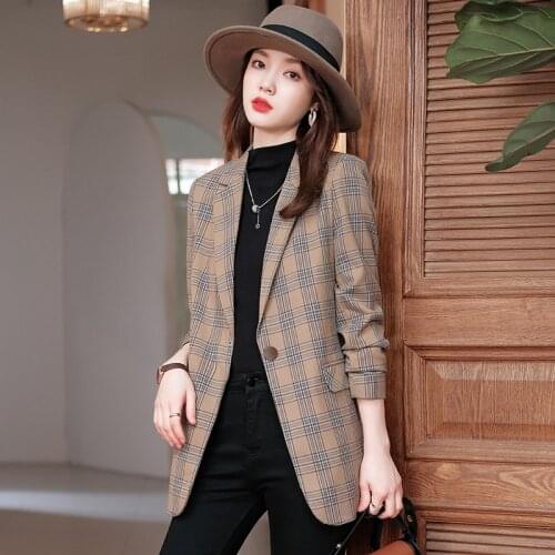 Vintage Womens long sleeved jacket 2021 autumn winter wine red thick coat womens coat golden velvet jacket coat Korean style