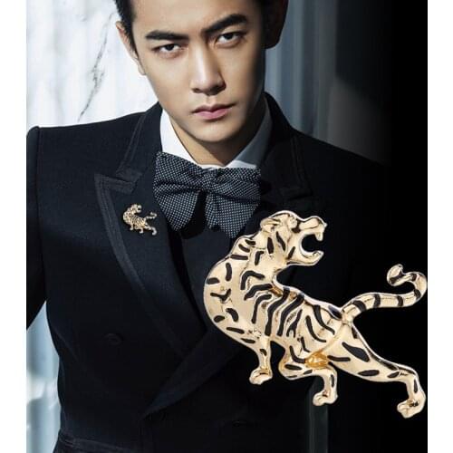New British Style Metal Tiger Animal Brooch Enamel Lapel Pin Personality Mens Suit Brooches Vintage Badge Jewelry Accessories
