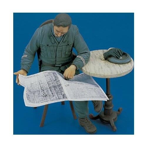 New Unassembled 1/16 ancient officer man include desk (NO MAP ) Resin Figure Unpainted Model Kit