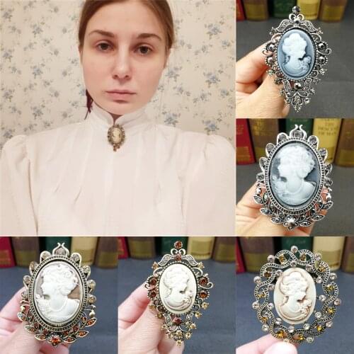 Vintage Gold Color Plated Brooches for Women Wedding Rhinestone Bouquet Bijoux Pins Clothing Jewelry Accessories Lovers Gifts