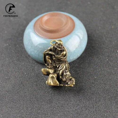 Retro copper brass dharma Figure sculpture small model Key Chain Lifelike Buddha Key Ring jewelry car decoration accessories