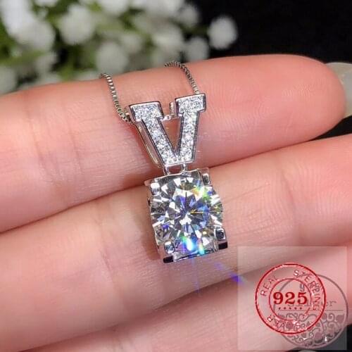 New type bull head big V letter micro inlaid with 1 carat diamonds womens pendants pendants charms women brand jewelry