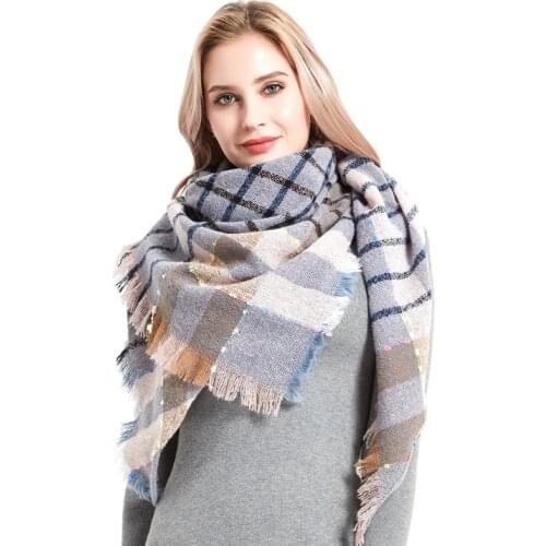 Factory Direct Sales Fashion Autumn and Winter New Plaid Neck Scarf Ladies 100% Polyester Soft Triangle Shawl Keep warm