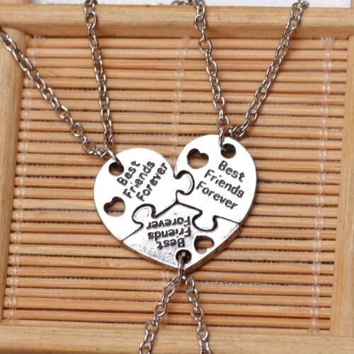 Fashion Creative Peach Heart Stitching Alphabet Alloy Pendant Best Friend Necklace Three-piece Clavicle Chain Choker Wholesale