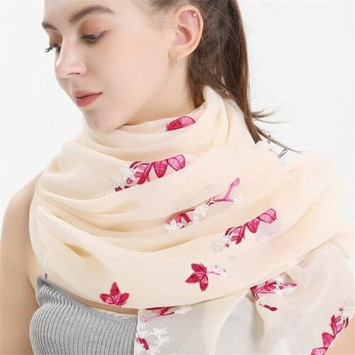 New Retro Folkways Embroidered Scarf Women Artistic Cotton and Linen Scarves And Wraps Female Travel Beach Shawl Wholesale