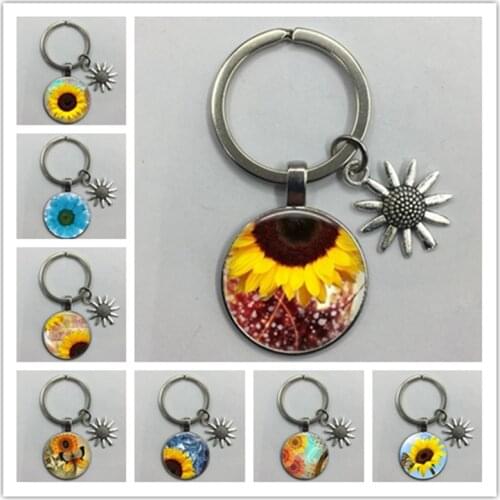 Hot Sale Sunflower Alloy Glass Convex Keychain Car Keychain Bag Charm Metal Keyring Best Gift for Women, Men