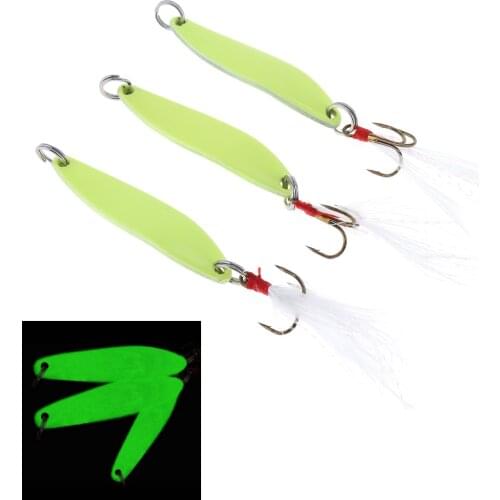 3pcs 7cm / 2.76Inches Luminous High Carbon Steel Metal Spoon Fishing Lure Long Shot Spinner Bait with Feather Treble Hook
