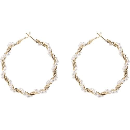 Ofertas Hot Sale Simple Korean New Geometric Female Wreath Gold Color Circle Mini White Pearl Zinc Alloy Stud Earrings for Women