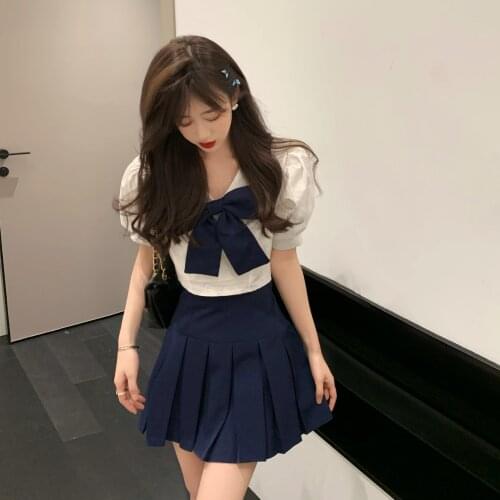 Pure and sweet age-reducing bowknot white puff sleeve shirt bowknot navy collar jk suit pleated skirt