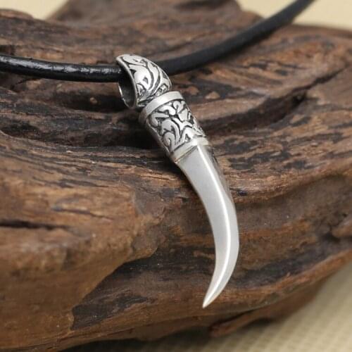 Manufacturers Wholesale S925 Sterling Silver Jewelry Retro Thai Silver Small Personality mens Tiger Teeth Pendant