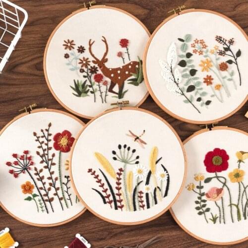 DIY Embroidery Starter Kit Plant Flower Animal Pattern with Plastic Embroidery 20cm Hoop Color Threads Cross Stitch Kit