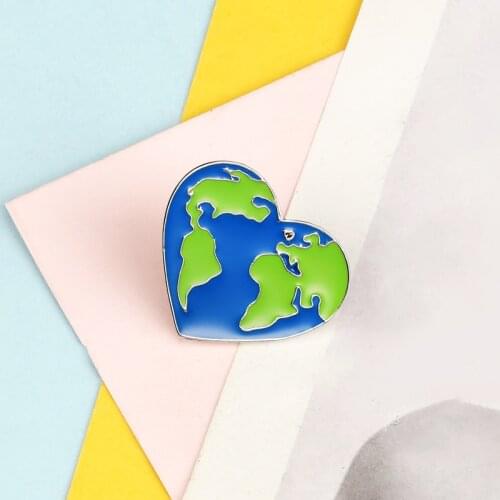 Green Earth Brooches Fashion Heart Shaped Unisex Earths Ecology Badges Pin Jeans Backpack Lapel Enamel Pins Accessories Jewelry