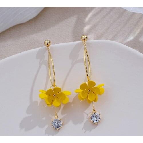2021 New Fresh Lovely Metal Flowers Modelling Dangle Earrings Long Fashion Geometric Crystal Temperament Women Earrings