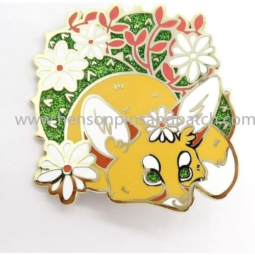 Custom high polish gold metal hard enamel fox pin badge with green glitter