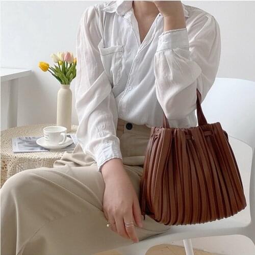 Ansloth New Pleated Stripe Bucket Bag For Women Handbag Drawstring Female Crossbody Bag Brand PU Leather Shoulder Bag HPS1180