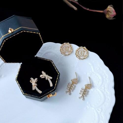 Stud Earrings for Women Fashionable Geometric Zircon Fish Bone Earrings Light Luxury Exquisite Bow Earrings Jewelry Wholesale