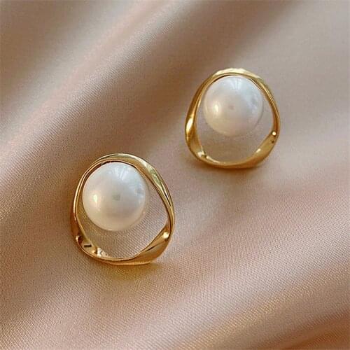 Classic Geometric Irregular Shape Hollow Out Metal Pearl Earrings For Woman Luxury Accessories For Korean Fashion Jewelry Girls