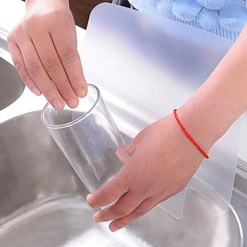 Sink Water Baffle Splash-proof Household Water Baffle Strong Suction Cup Kitchen Supplies Practical and durable kitchen tools