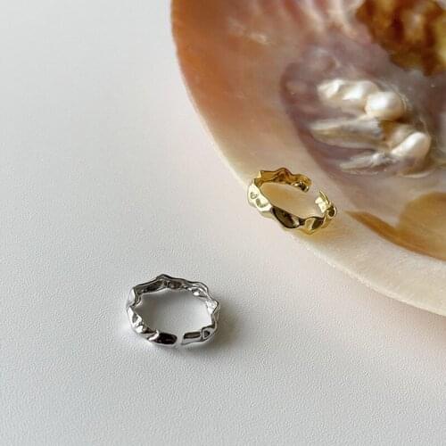 2021 New INS Style Shiny Side Quilted Figure Ring for Woman Concise Style Golden Geometric Irregularity Couple Rings Jewelry