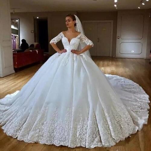 New Lace Ball Gown Wedding Dress 2020 V Neck Lace Appliques Beaded Half Sleeves Vintage Wedding Dresses Arabic Bridal Gown