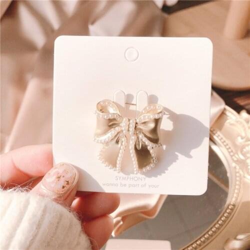 2021 New Girl Corsage Simplicity Cute Matte Alloy Imitation Pearl Bow-knot Brooch Pins for Women Fashion Jewelry Accessories