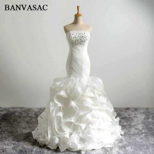 BANVASAC 2017 New Mermaid Elegant Flowers Strapless Wedding Dresses Sleeveless Satin Crystals Sweep Train Lace Bridal Gowns