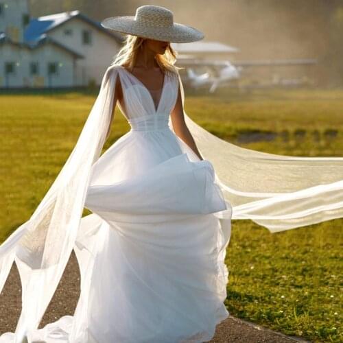 Eightree Tulle Beach Wedding Dresses 2021 Sexy Sleeveless White A-Line Bride Dress Backless V-neck Bridal Wedding Gown Plus Size