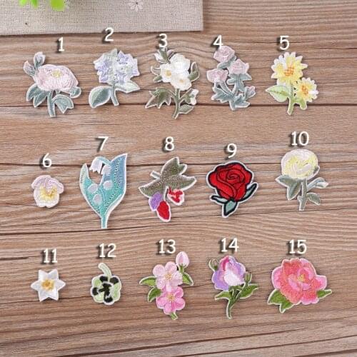 Exquisite Small Japanese Flowers Embroidery Iron Patches for Clothing Iron on Sticker on Clothes T-shirt Badge Iron-on Applique