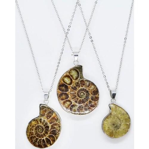 Fashion Exquisite Conch Spar Pendant Necklace Elegant Natural Crystal Semi Gem Slice Necklace For Unisex Everyday Choker