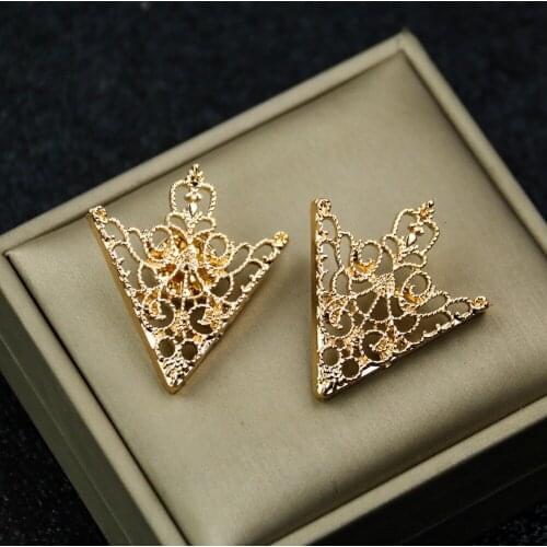 2 PCS Korean Version of The Hollow Flower-shaped Shirt Collar Clip Fashion Retro Collar Corner Brooch Couple Collar Needle Badge