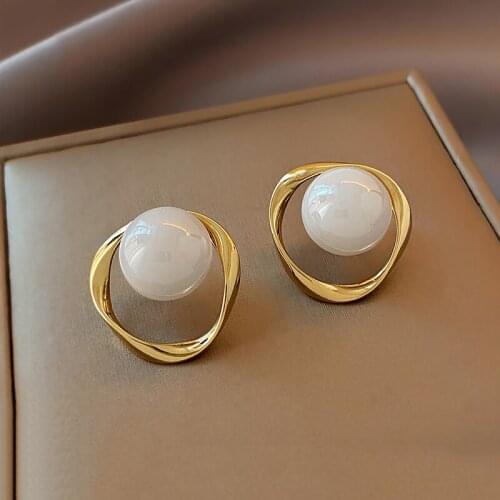 Classic Geometric Irregular Shape Hollow Out Metal Pearl Earrings For Woman Luxury Accessories For Korean Fashion Jewelry Girls