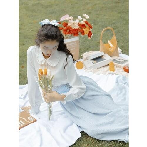 2021 modern French style retro suit minority white shirt strap design skirt two-piece sweet suit graceful vintage daily suit