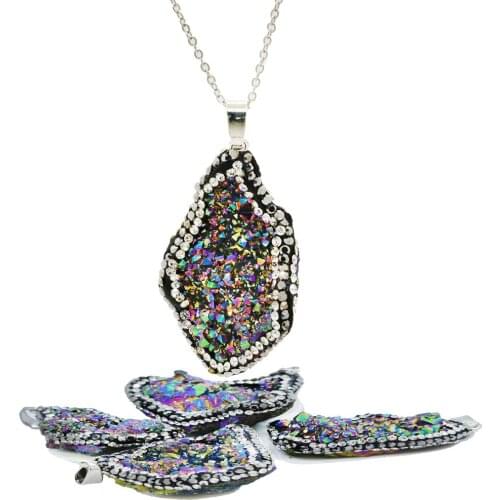 Elegant Irregular Natural Stone Pendant Necklace For Unisex Natural Crystal Semi Gem Inlaid Rhinestone Textured Necklace