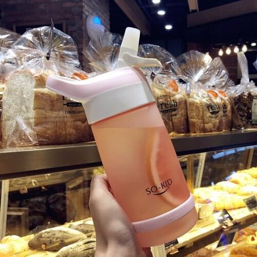 OAPE 550ml Creative Sports Childrens Water Bottle Adult Water Cup Portable Male And Female Plastic Straw With Scale