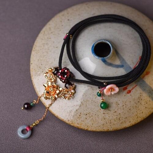 BOEYCJR Retro Ethnic Red Stone Necklace Handmade Jewelry Alloy Flower Rope Chain Vintage Pendant Necklace for Women Gift