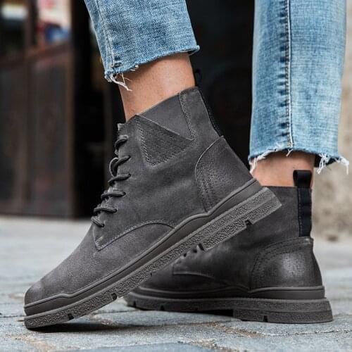 New Outdoor Men Boots Man Hiking Boots Vintage High Top Camping Non-Slip Motorcycle Boots Male Footwear Fashion Suede Shoes Men