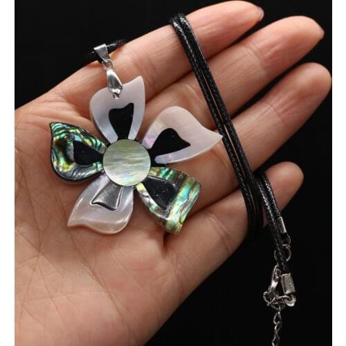 Natural Shell Flower Necklace Exquisite Five-petal Flower Pendant Necklace for Jewelry Gift Size 45x50mm Length 55 + 5cm