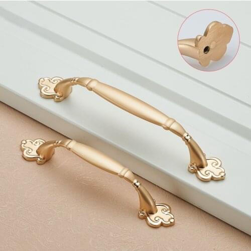 Zinc Alloy Bright Gold Cabinet Handles Pulls Light Luxury Stylish Kitchen Handles for Furniture Drawer Knobs Cabinet Hardware