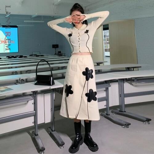 LANMREM 2021 Spring New Arrival Black Floral Pattern Elastic Waist All-match Streetwear White Mid-calf Skirt For Women 2A2818