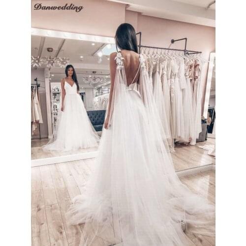 Simple Tulle A-Line Wedding Dresses V-Neck Spaghetti Straps Lace Applique Luxury0 Chapel Train Bridal Dress Sleeveless Lace-Up