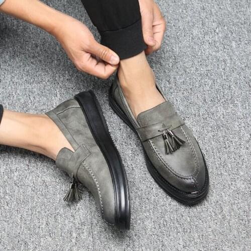 Men Leather Loafers Shoes Comfortable Elegant Gentleman Brand Leather Shoes Men Pointed Top Brogue Tassel Casual Business Shoes
