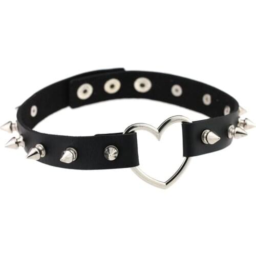 Trendy Sexy Punk Gothic Leather Heart Studded Choker Necklace Vintage Charm Round Collar Necklace Women Jewelry Gift Accessories
