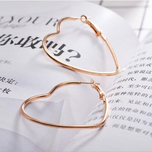 Exquisite Heart Stud Earrings for Women Gift Earing Fashion Jewelry 2021